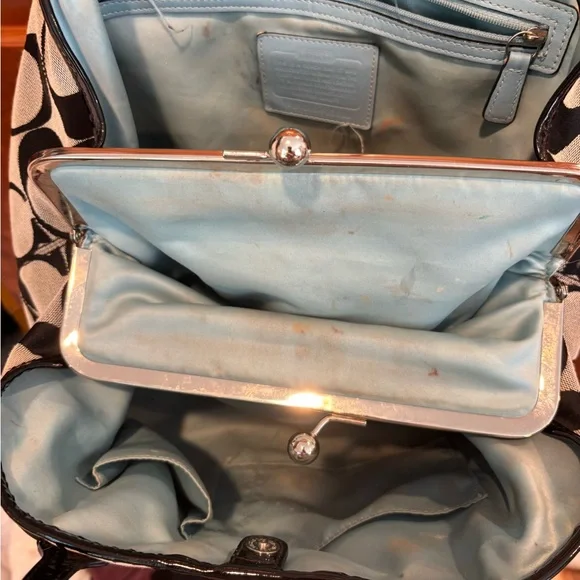 Coach Black and Cream Shoulder Bag. - Picture 5 of 7